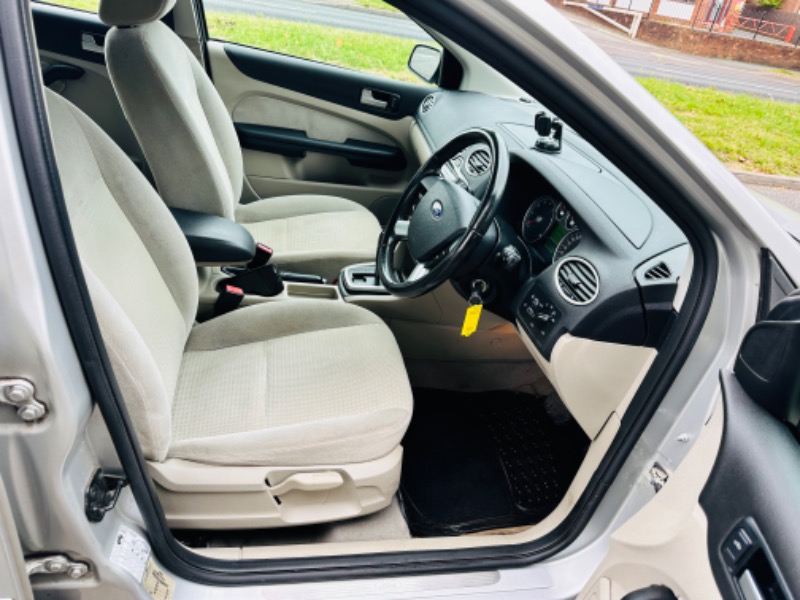 Ford Focus 1.6 Ghia 5dr